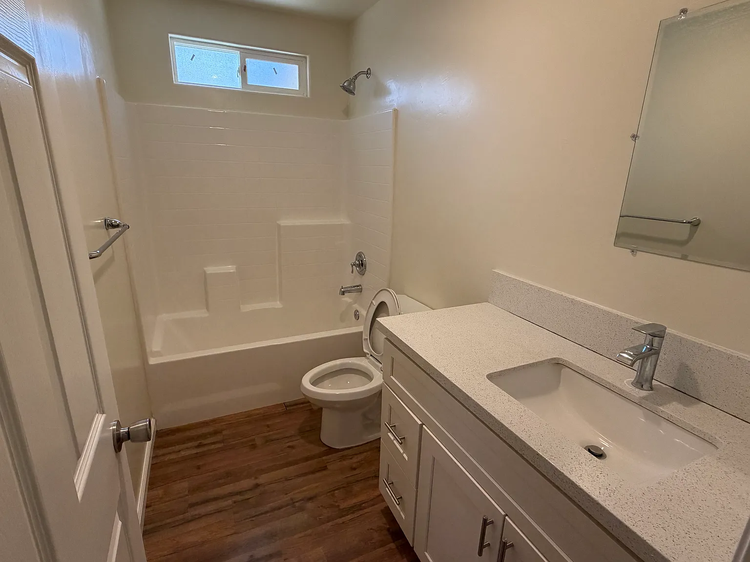 3 bed, 986 sqft, $1,695 — Photo 4