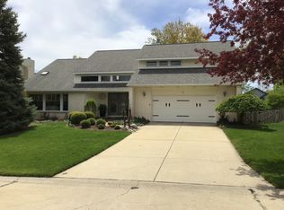 26 Harbor Pointe Cir, Bloomington, IL