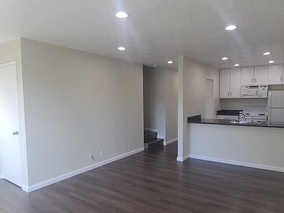 2nd image of 1995 Ascot Dr APT 6