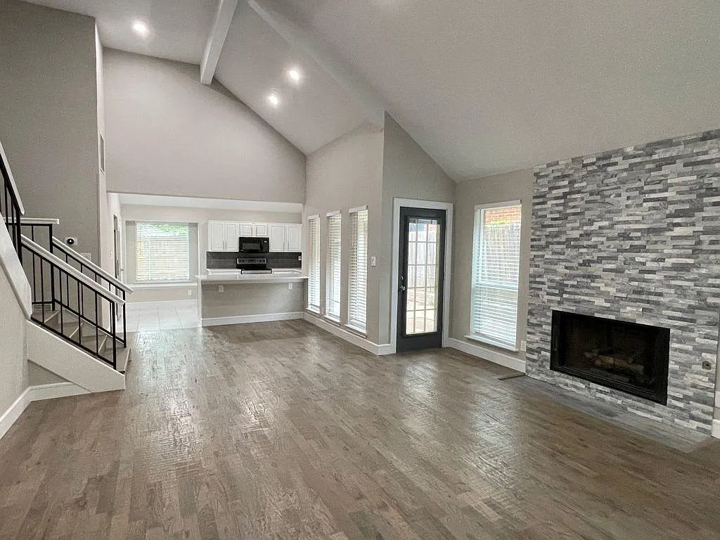 3 bed, 2.5 bath, 1599 sqft, $2,800 — Photo 1