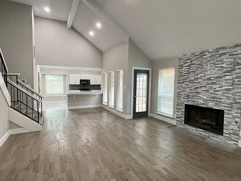 1477 Hampton Rd — Photo 1