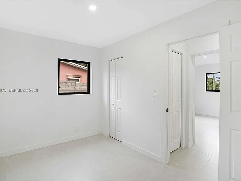 2230 N 62nd Ave — Photo 18
