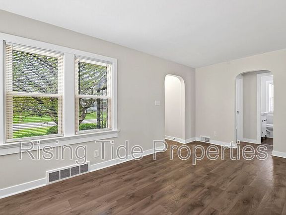 3rd image of 1512 Emmons Ave