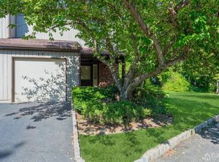 17 Arrowsmith Ct, Matawan, NJ 07747