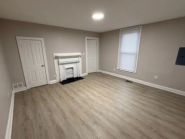 Building Photo - 652 Bryan St SE #B