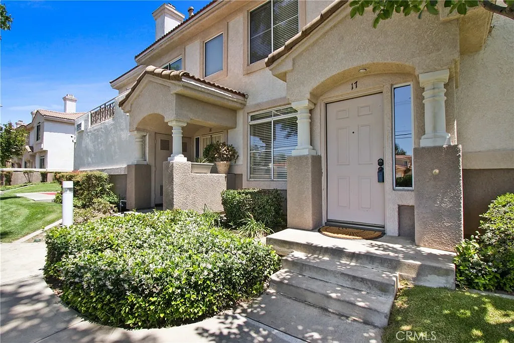 3 bed, 2.5 bath, 1721 sqft, $3,195 — Photo 1