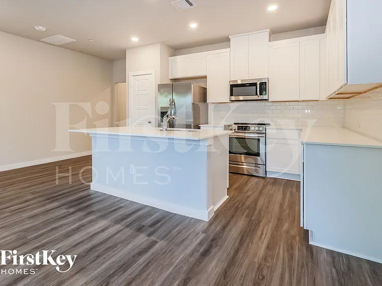 18306 W Centro Cir — Photo 8