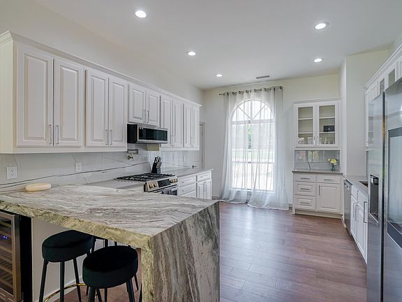 5th image of 10410 Country Club Dr