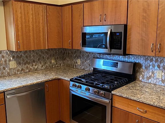 4th image of 708 Mineo Dr