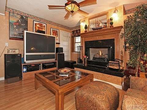 3rd image of 206 Cadman Ave