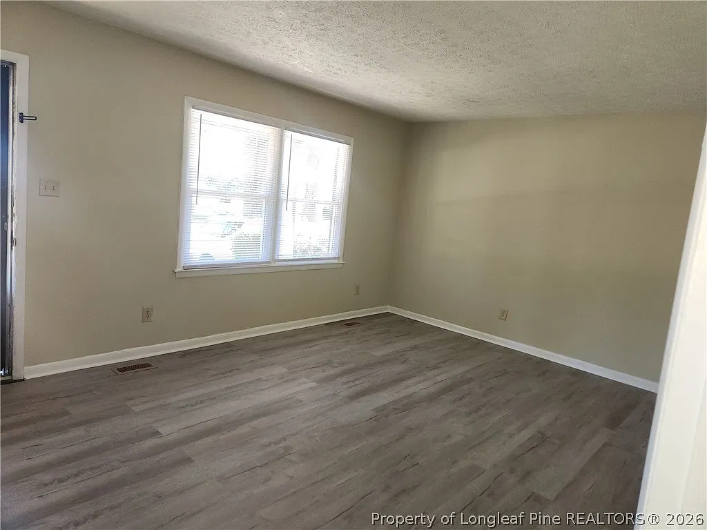 3 bed, 1.5 bath, 1218 sqft, $1,350 — Photo 2