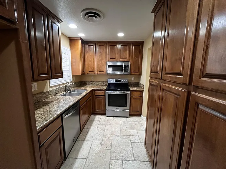 1270 W Brighton Ave — Photo 5