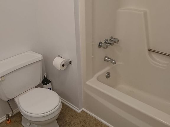 3rd image of 26 Susquehanna Ave APT 4