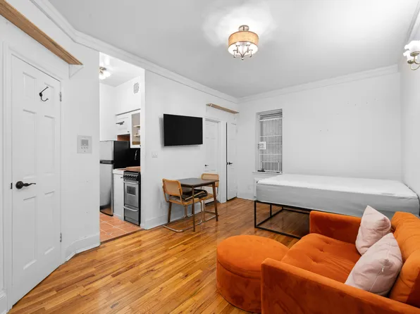 2790 Broadway image 1 of 8