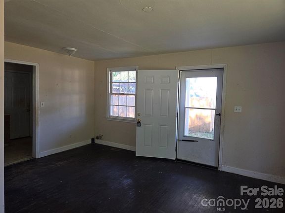 4th image of 1516 Herrin Ave