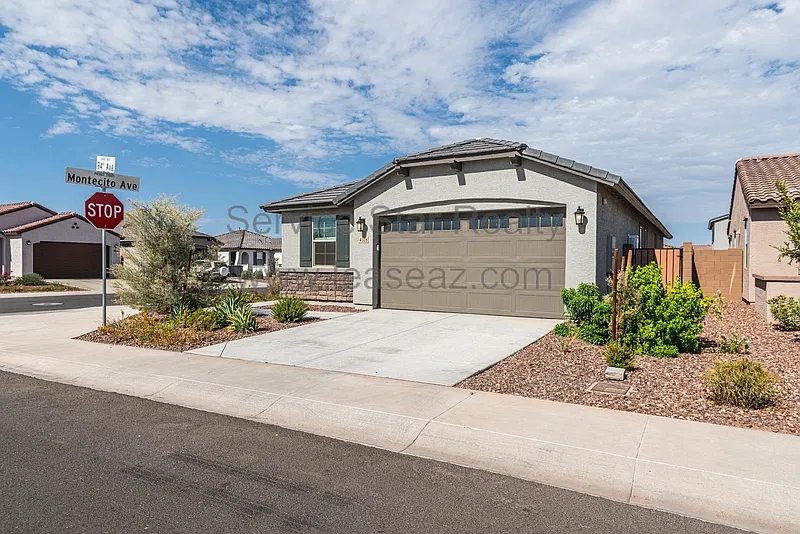 4 bed, 2.0 bath, 1800 sqft, $2,200 — Photo 2