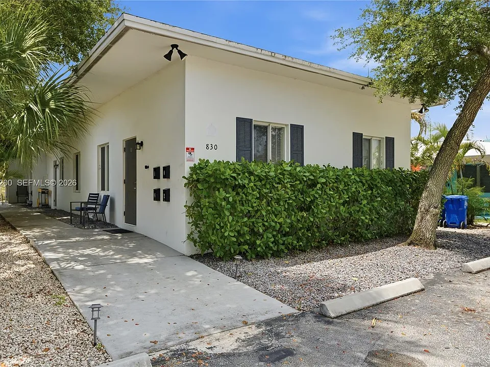 830 SE 14th St #3