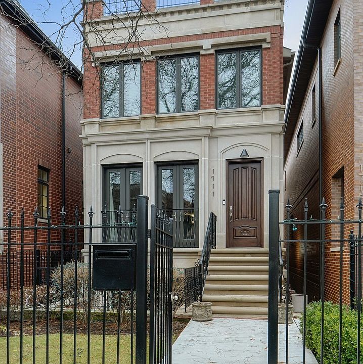 1st image of 1711 W Wrightwood Ave