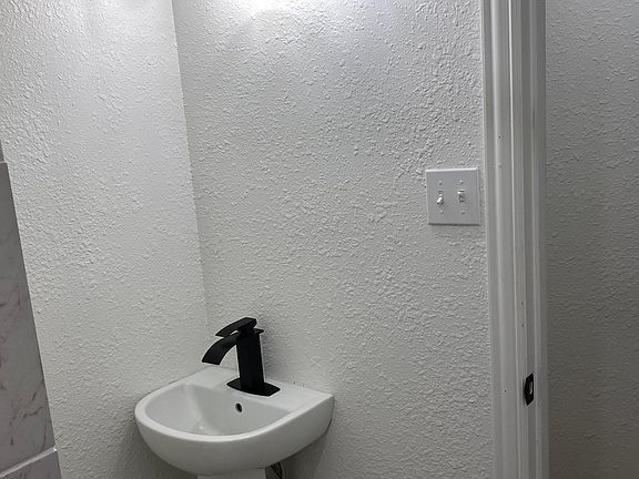 3rd image of 2824 Gordon Ave #B