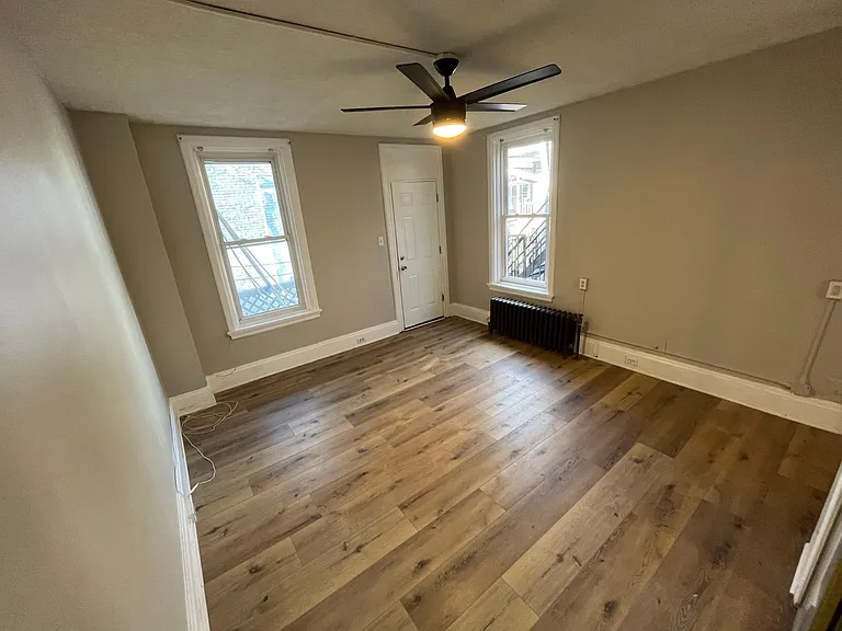 264 Forster St #2R — Photo 5