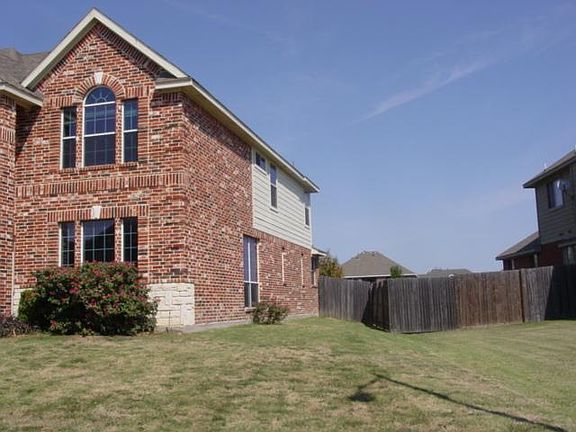 3rd image of 717 Daisy Dr