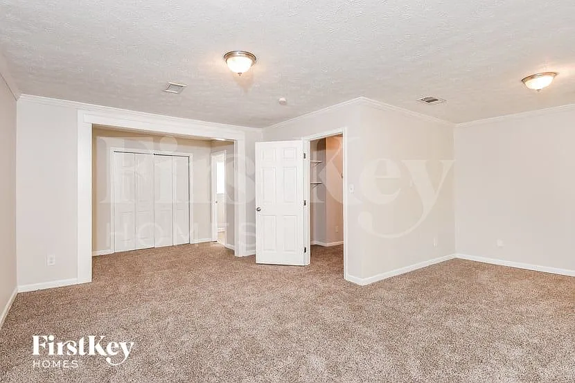 4 bed, 3.5 bath, 2146 sqft, $2,340 — Photo 2
