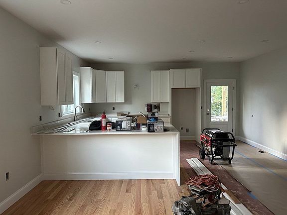 4th image of 13 Willow Ave APT 1