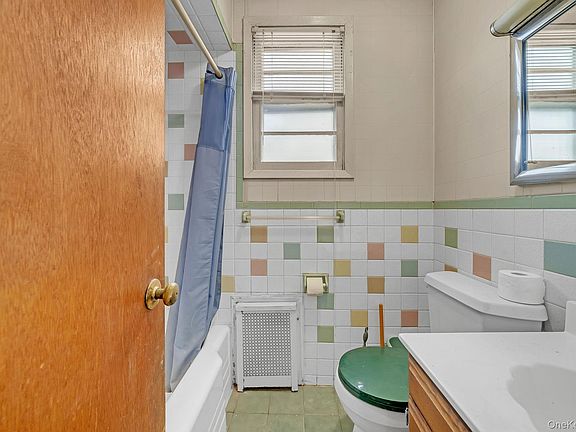 5th image of 1073 Concord Street