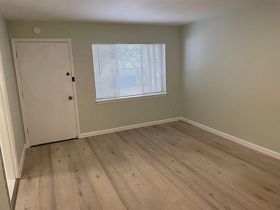 2nd image of 3218 Yosemite Ave #3228