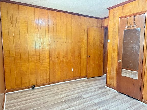 5th image of 466 Phillips St