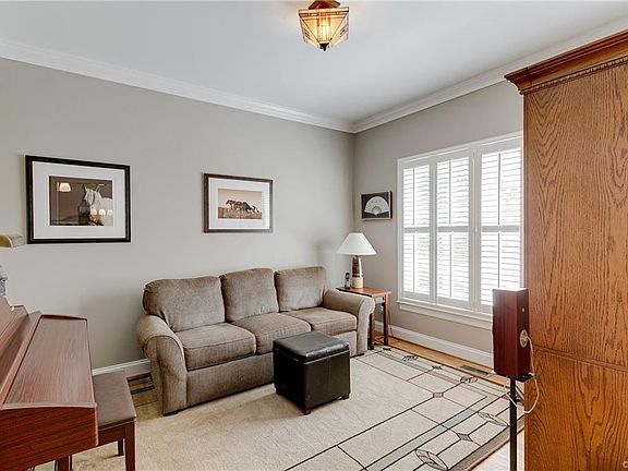 4th image of 418 Pagebrook Dr