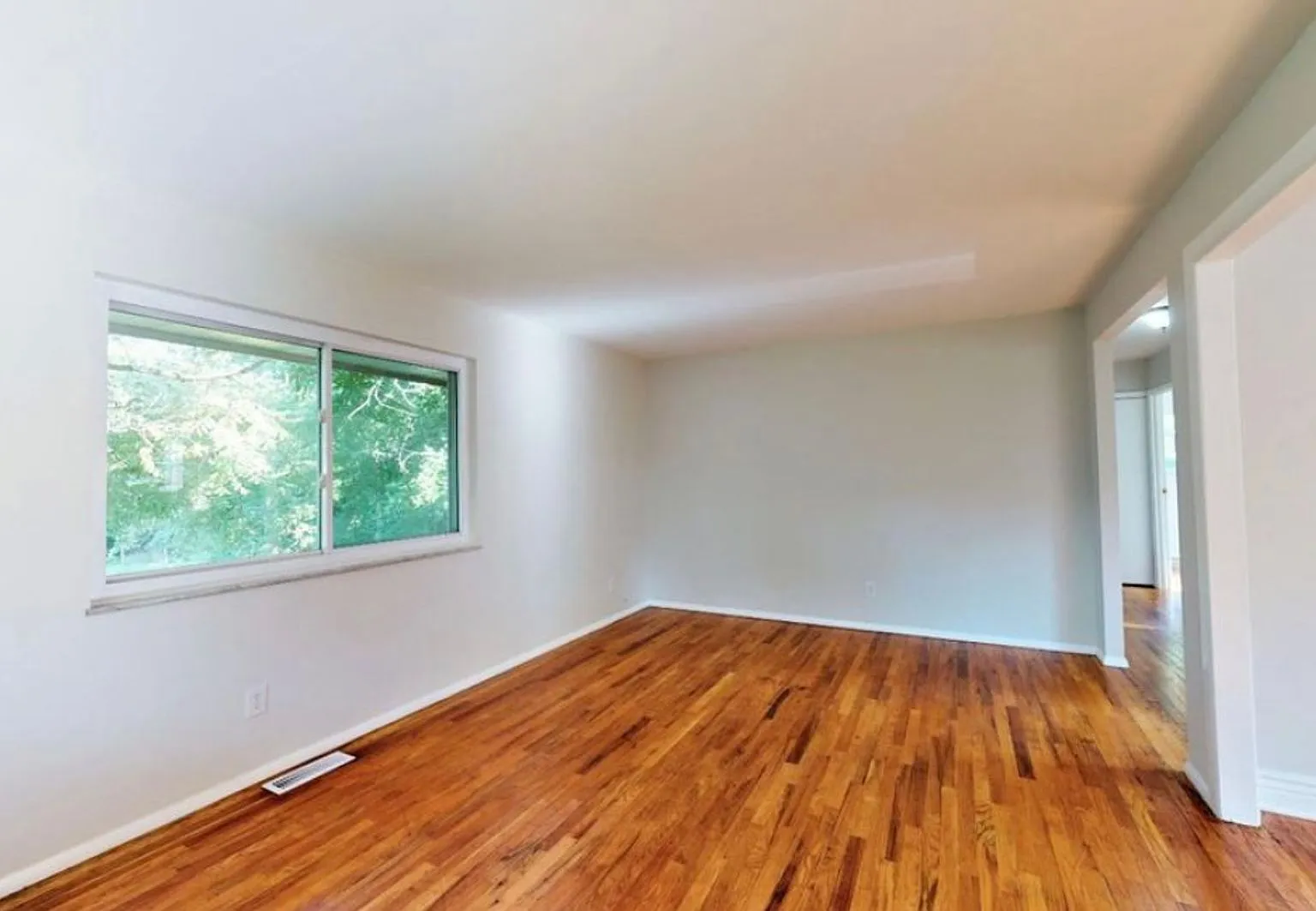 Norwood - 2 Bed/1.5 Bath With 1 Car Garage — Photo 3