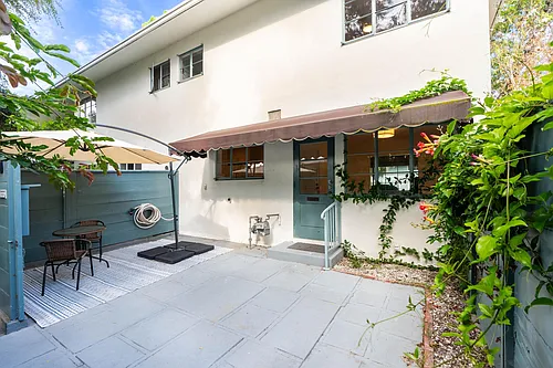 5161 Village Grn Photo 1