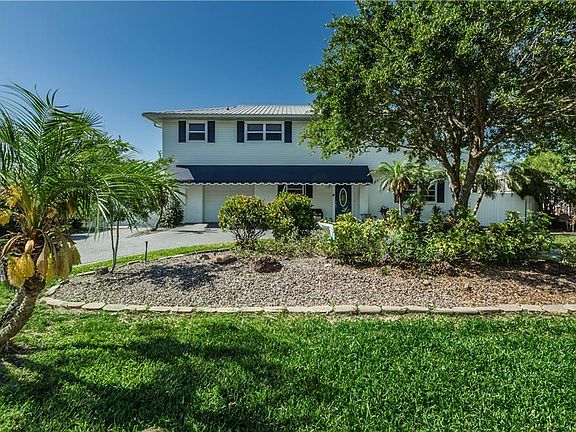 2nd image of 305 Lagoon Dr