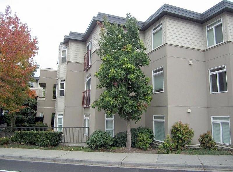 1st image of 102 State St S APT 104