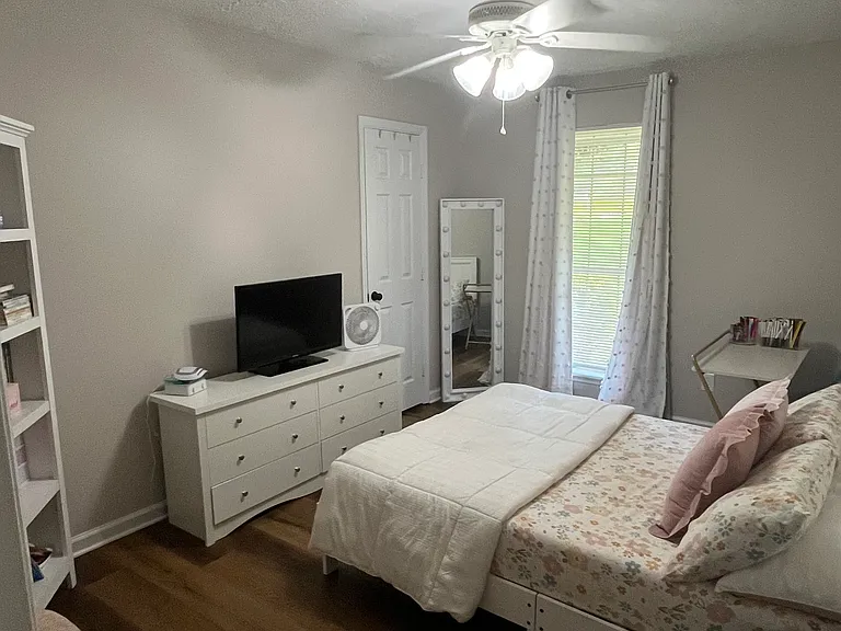 207 Creekview Cir — Photo 8