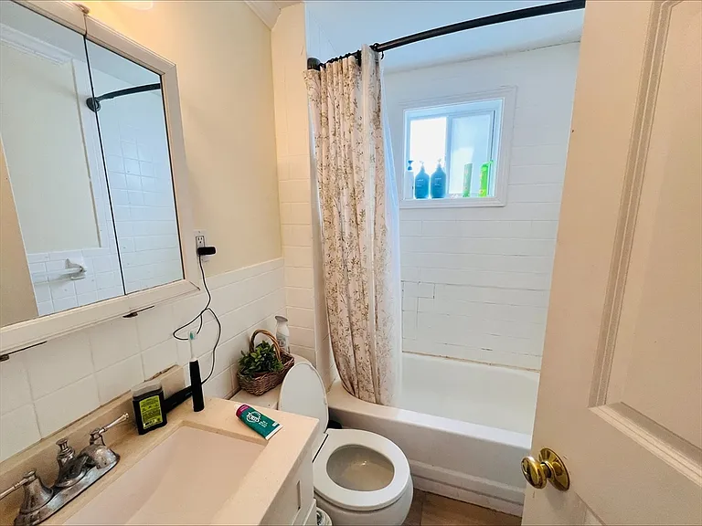 181 Erie St #5 — Photo 9