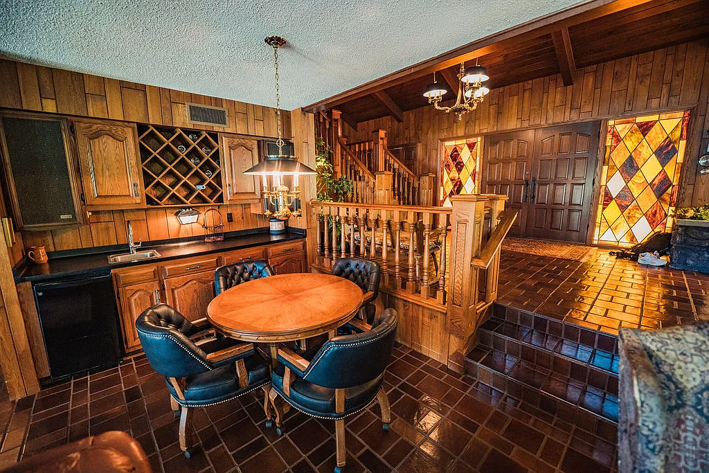 4 bed, 3.5 bath, 4650 sqft, $7,450 — Photo 4