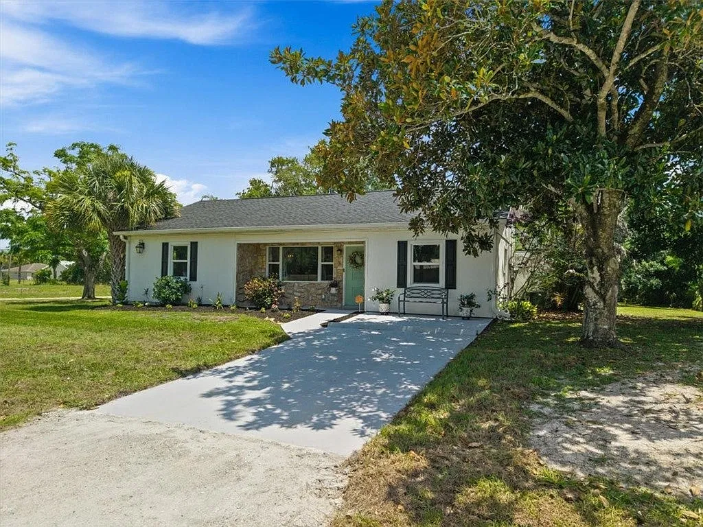 3 bed, 1204 sqft, $2,450 — Photo 3