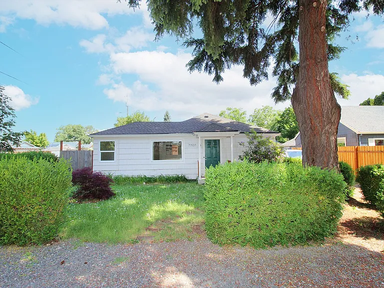 7707 SE Otty St — Photo 1