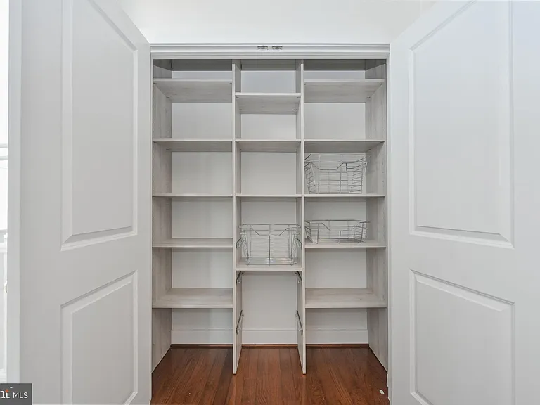 8337 Looking Glass Way — Photo 3