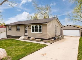 1618 29th St NW, Cedar Rapids, IA 52405