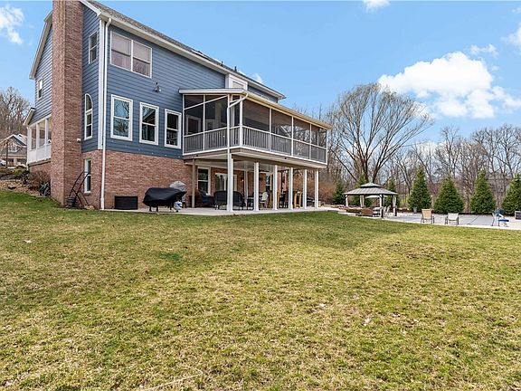 3rd image of 123 Crystal Springs Dr