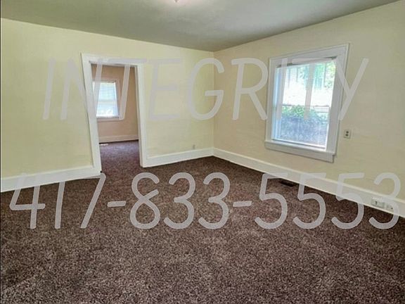3rd image of 2326 N Franklin Ave