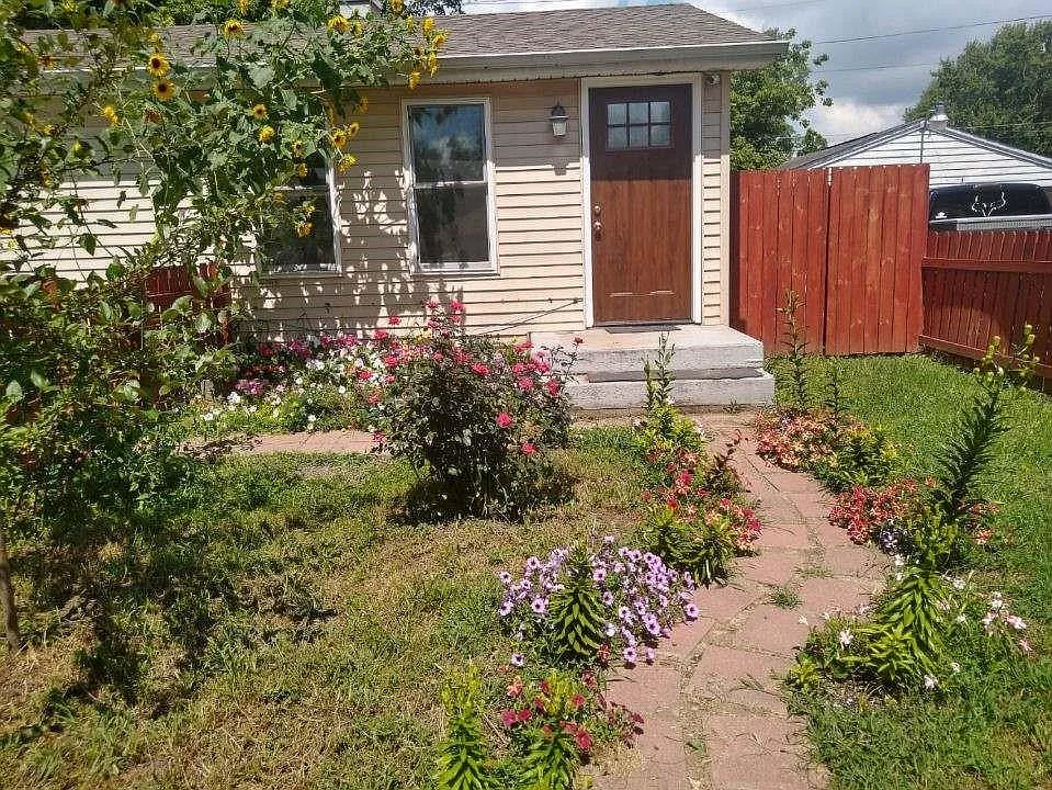4810 W Beecher St photo 1