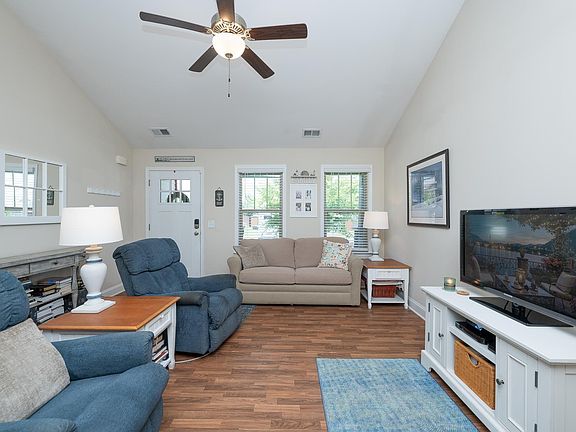 4th image of 315 Barnhill Ct