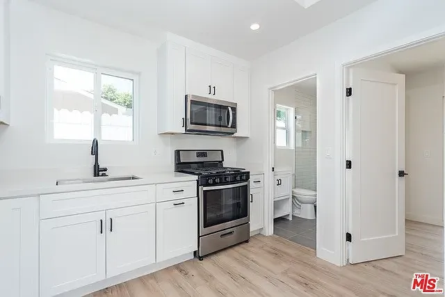 1 bed, 360 sqft, $2,200 — Photo 2