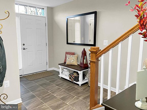 3rd image of 7886 Crescent Park Dr