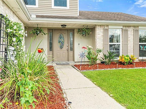 3rd image of 112 Honeywood Dr