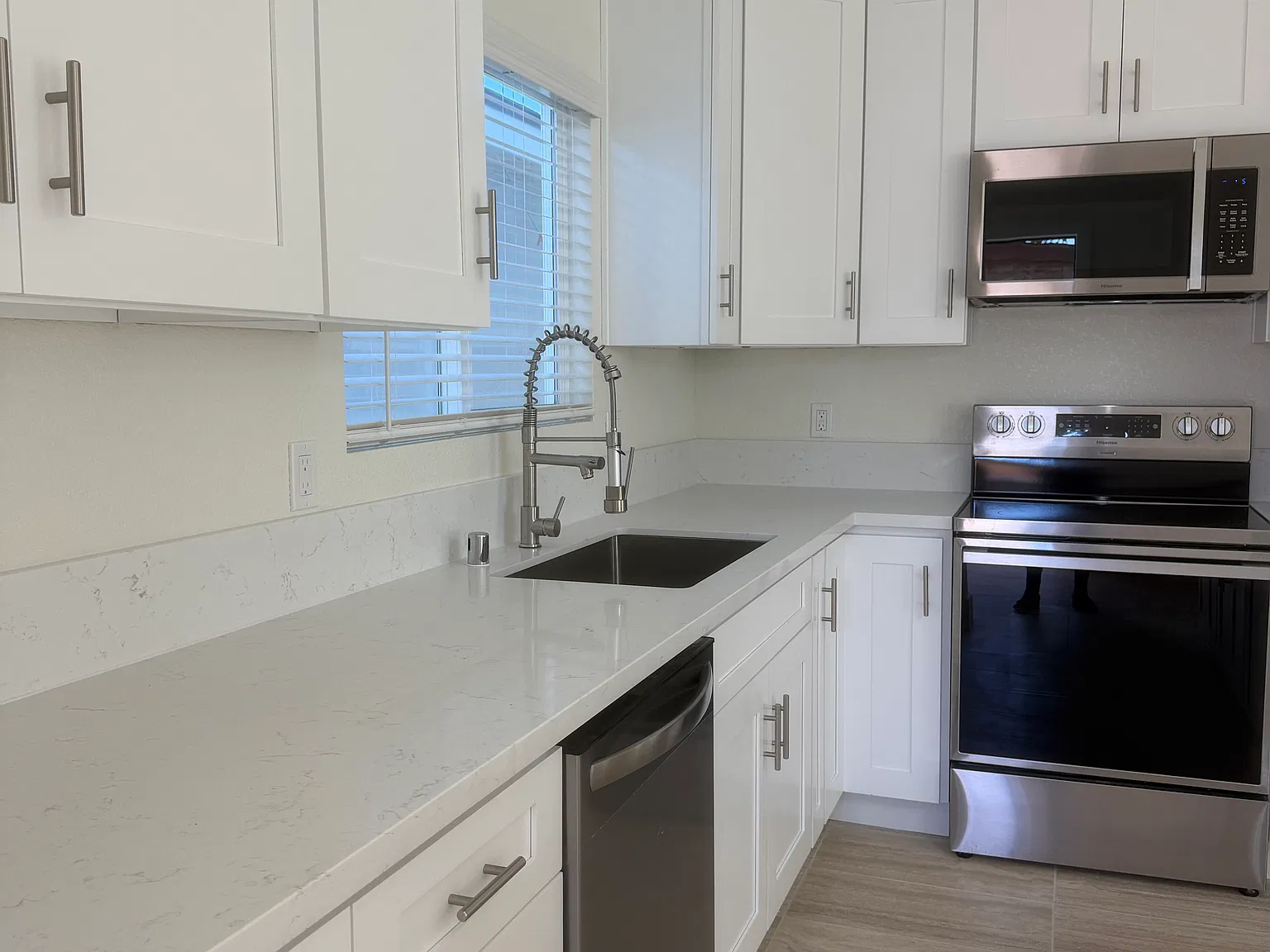 2 bed, 950 sqft, $3,500 — Photo 3